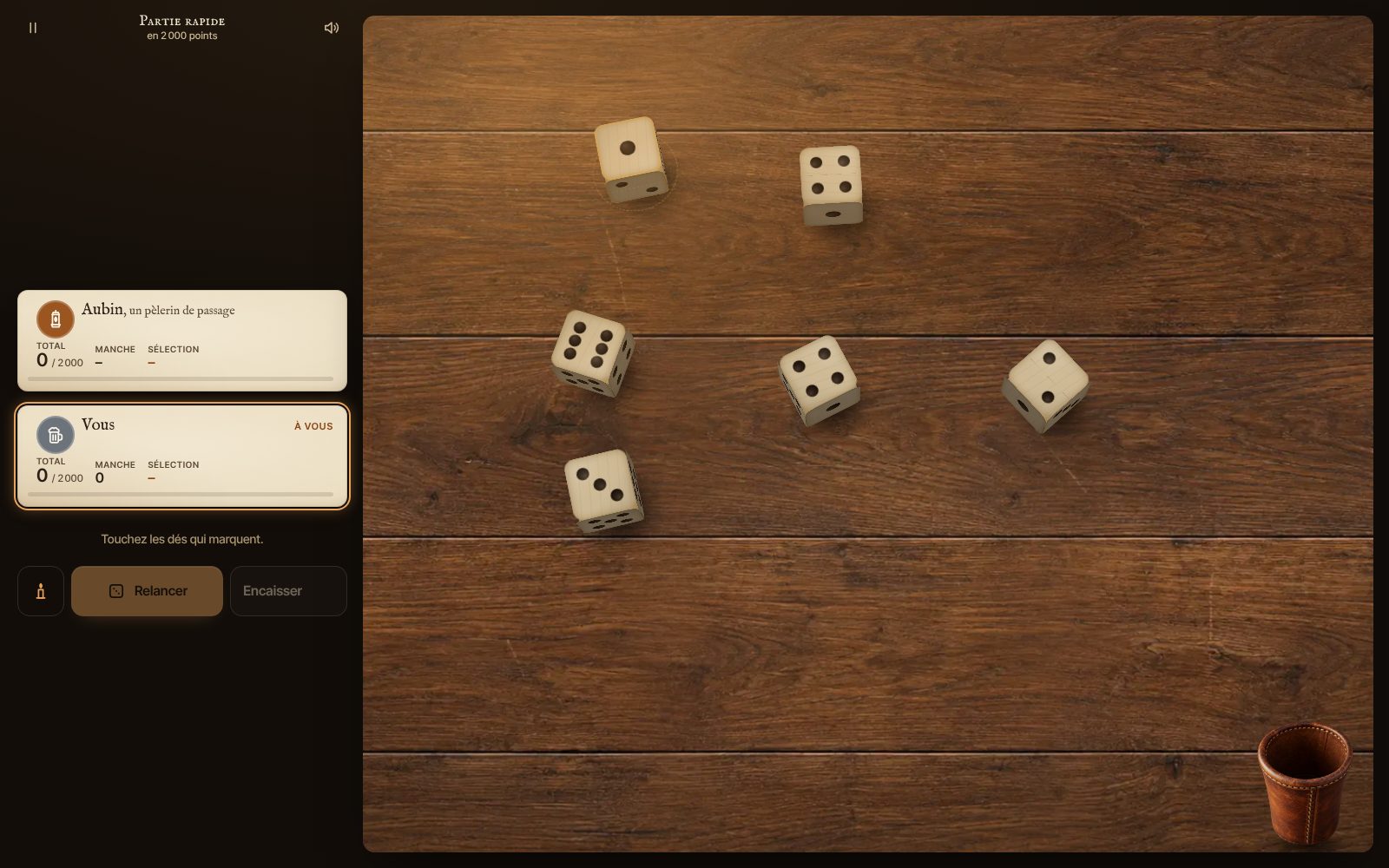 La Taverne sur ordinateur, une partie rapide : les six dés posés sur la table en bois, le gobelet de cuir, et à gauche les plaques de score de l'adversaire et du joueur, avec les boutons Relancer et Encaisser